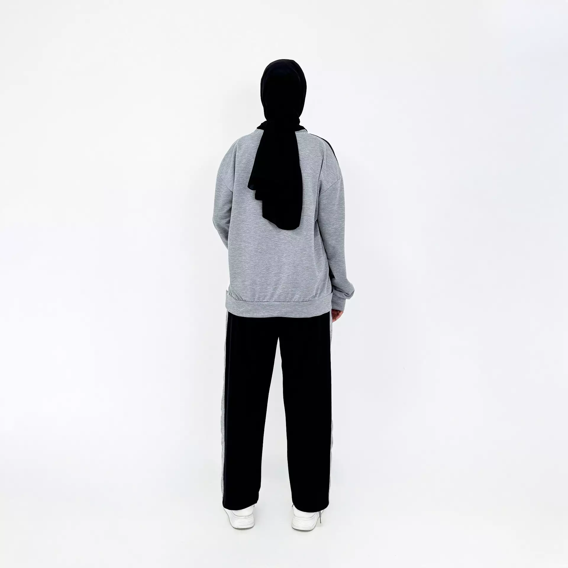 Set Sporty Sweatpants Gitara - Setelan Baju Olahraga Padel Wanita