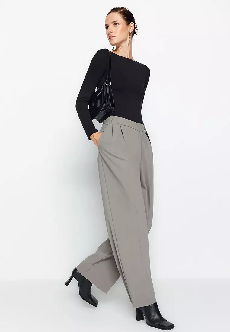 Flexible Boat Neck Fitted/Sticky Knitted Top