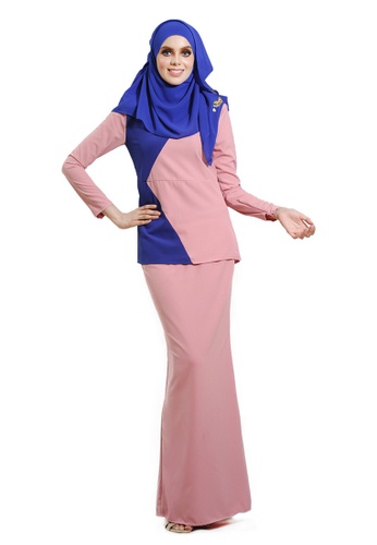 Baju Kurung Moden Como Crepe from LARA NOUR in Pink