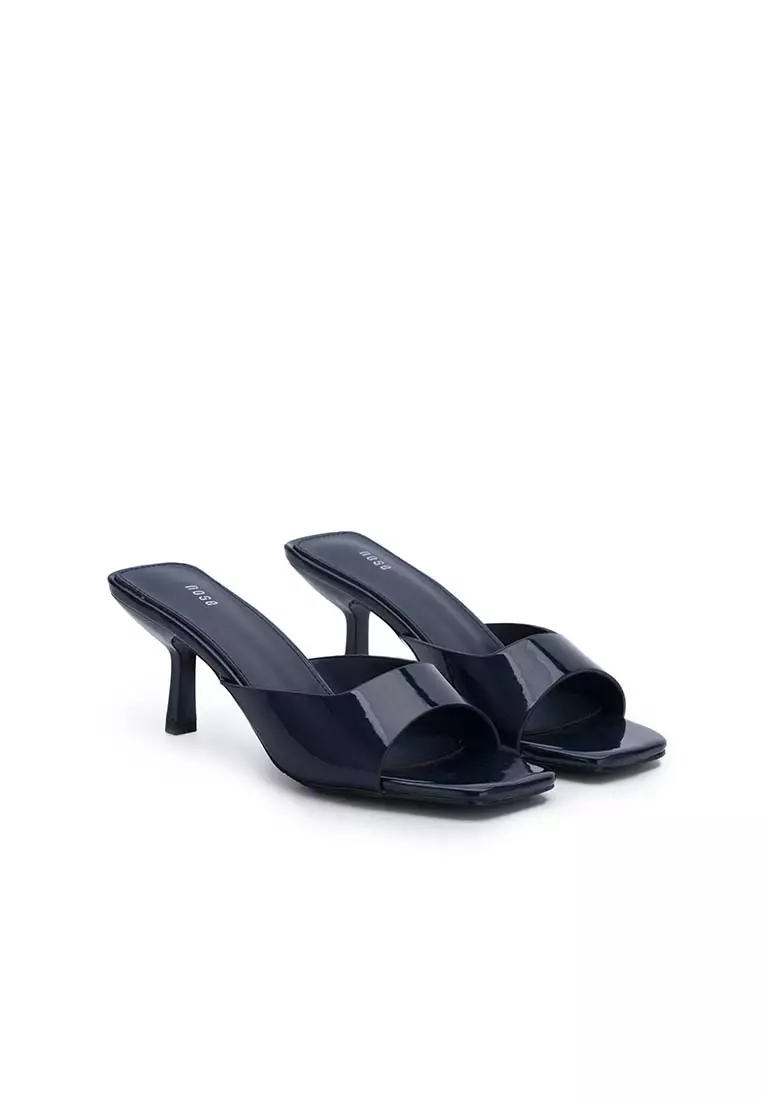 PATENT UPPER WITH SPRAY HEEL SLIDE