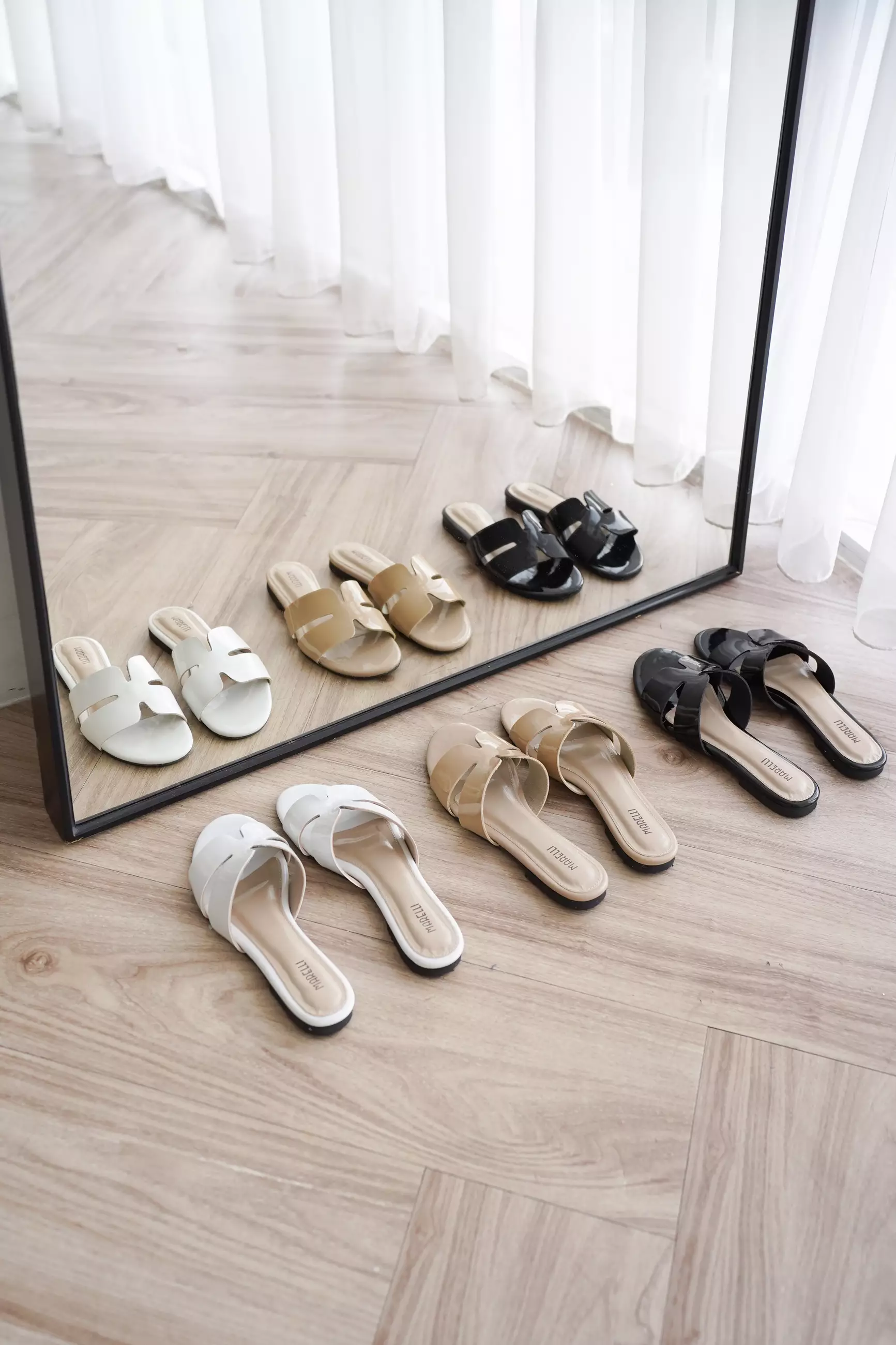 Lolita Sandal wanita Flat Slip On