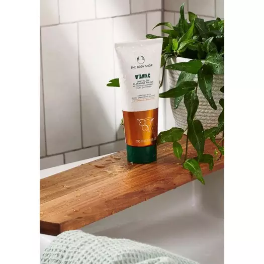 Vitamin C Daily Glow Cleansing Polish 100ml