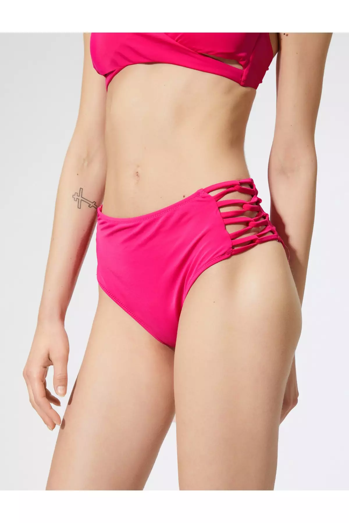 Slimming high waisted bikini bottoms top