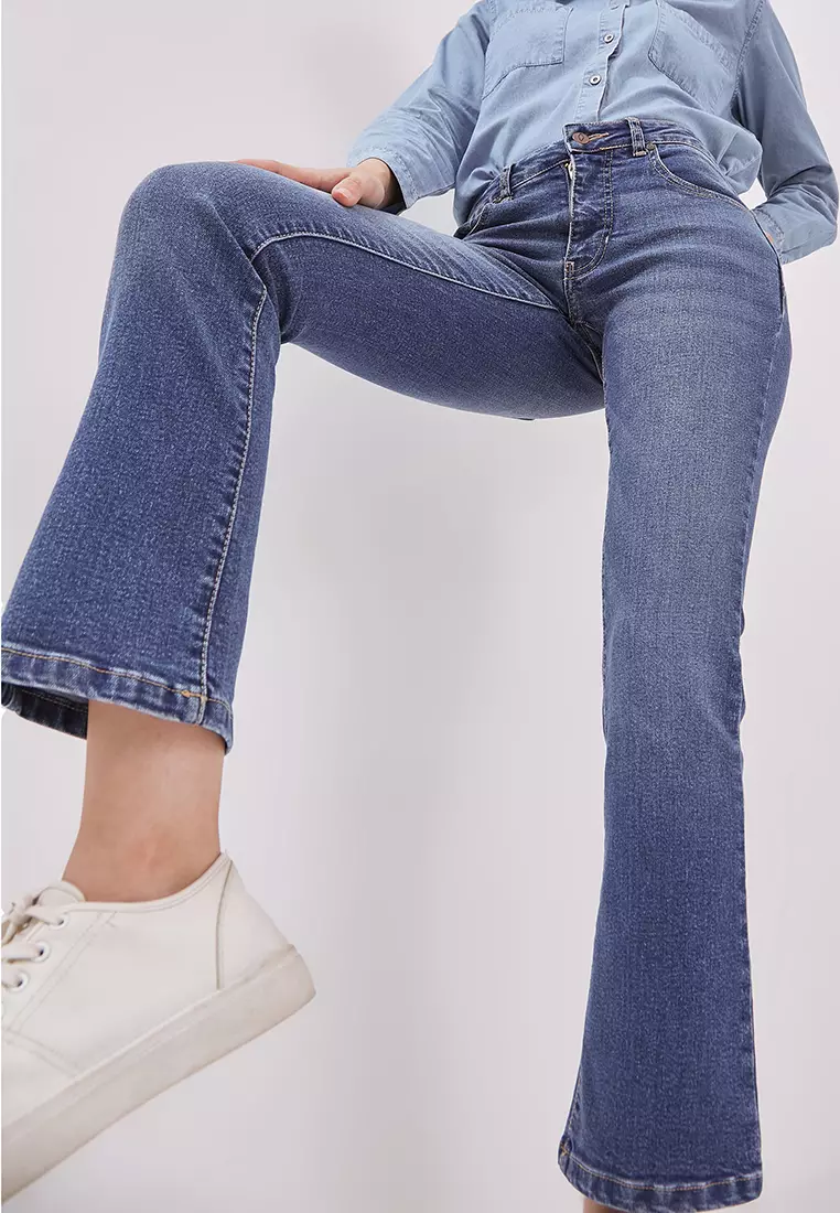 DUST Celana Mid Rise Bootcut Jeans Laira Medium Light Blue (D. 31307)