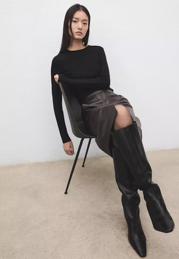 Round-Neck Long-Sleeved T-Shirt