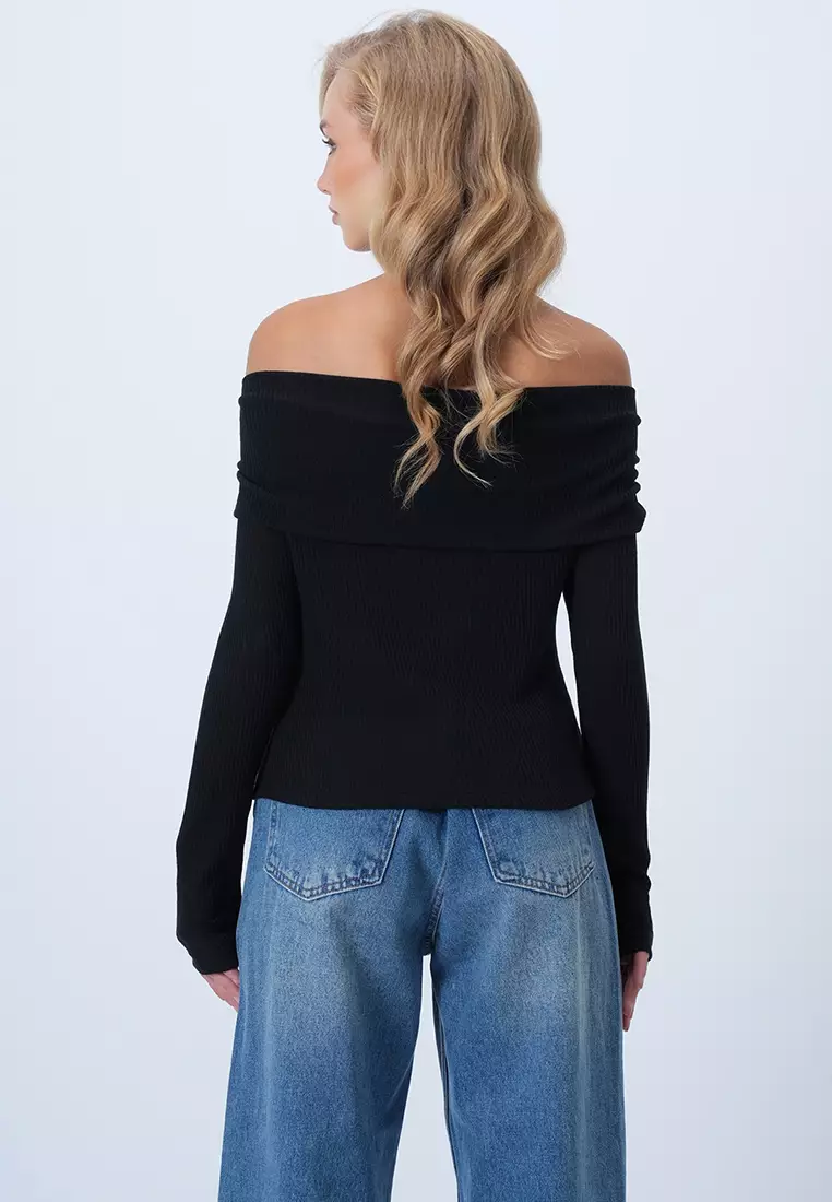 Bow-Tie Knitted Blouse