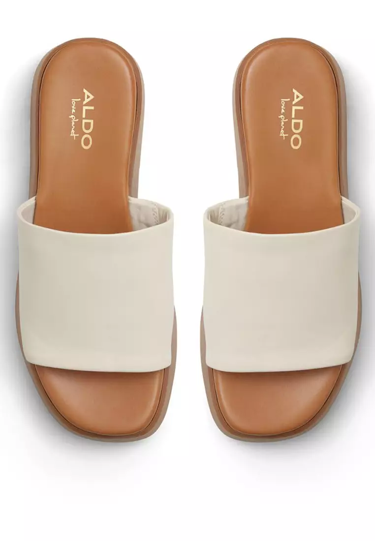 Yassu Wedge Sandals
