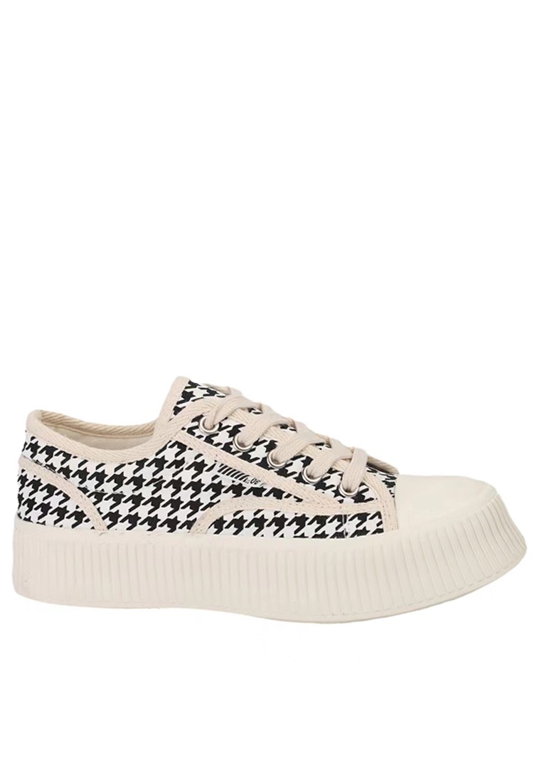 Platform Canvas Casual Sneaker BE6067