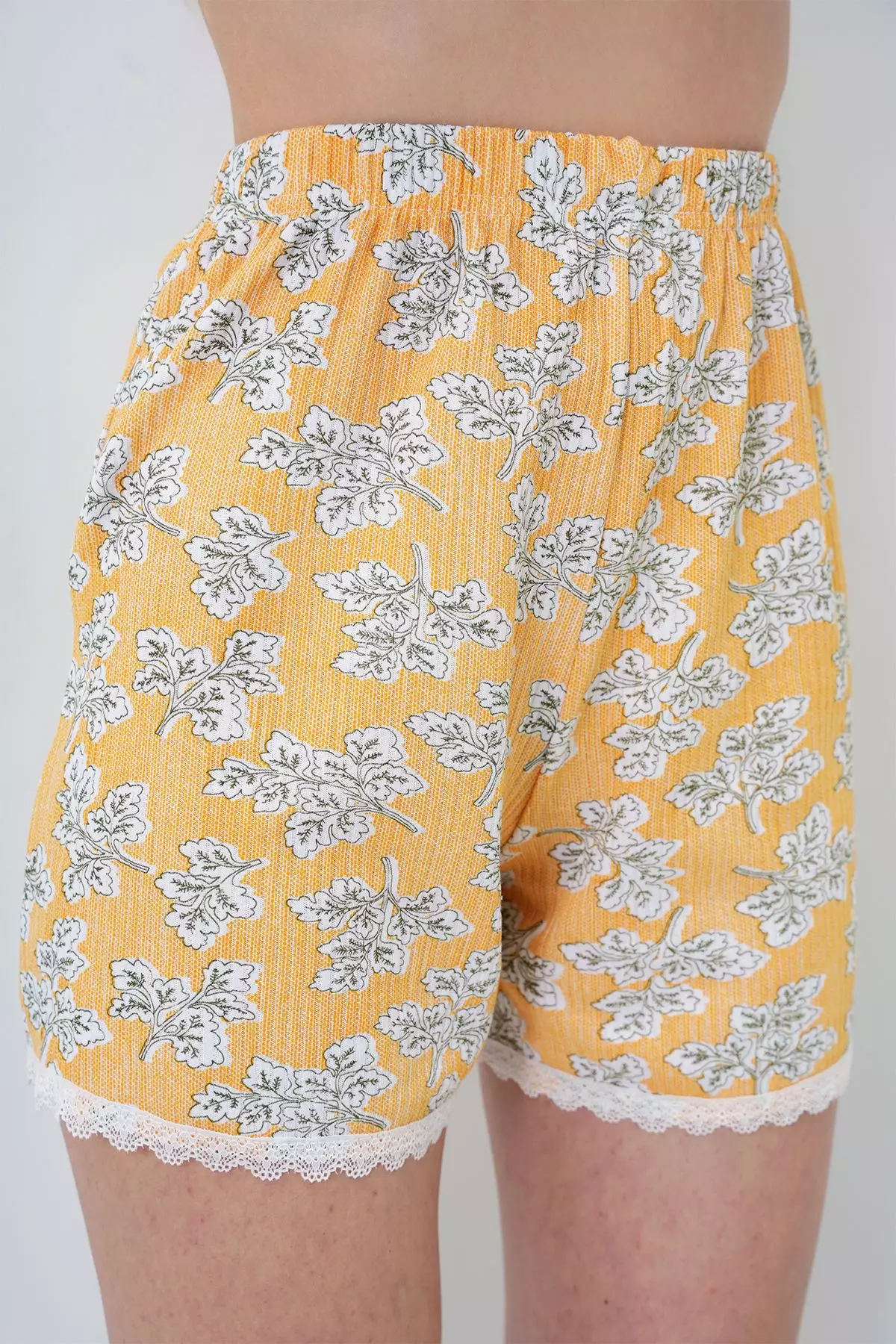 Leaf Patterned Mustard Scallop Detailed Cotton Wide Collar Shirt And Shorts Pajama Set Pjm-X13899