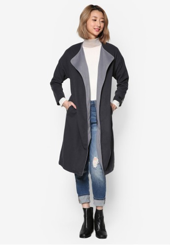 撞色翻領腰帶長版外套, 服zalora 內衣飾, 外套