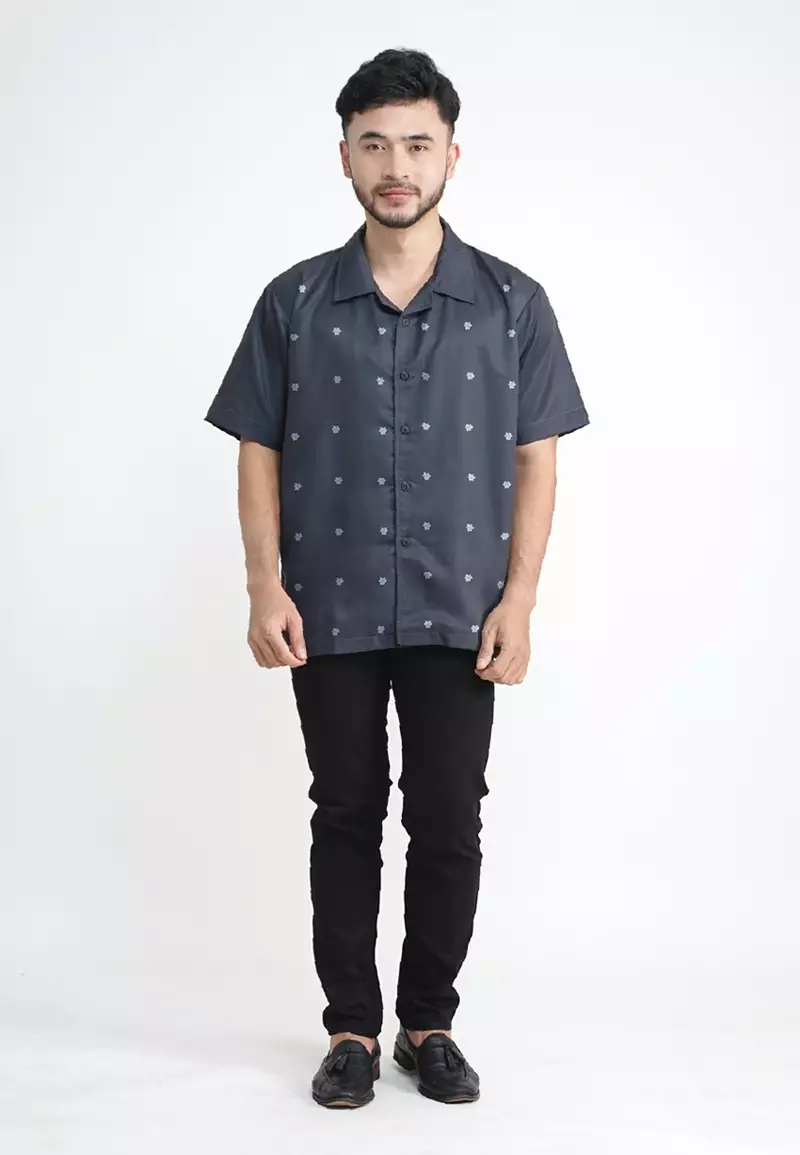 Tiento Kemeja Pakaian Pria Baju Kasual Atasan Lengan Pendek Motif Simpel Eunoia