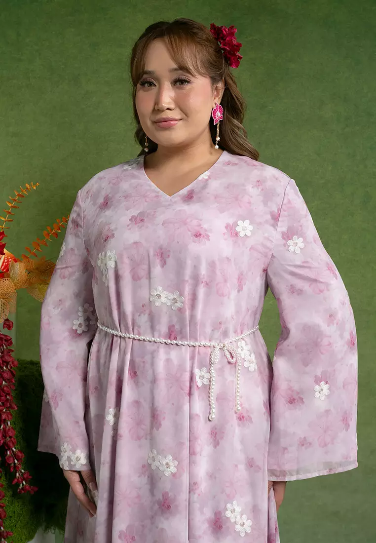 Dalila Plus size Dress with Pearl Belt