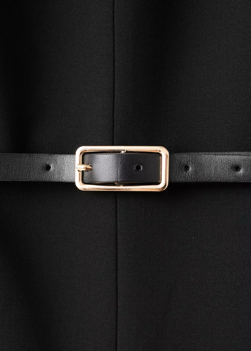 Halter neck jumpsuit dengan belt