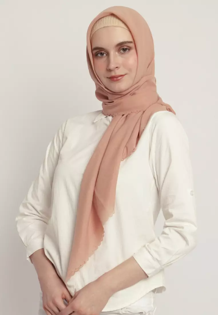 Mayonette Amaya Hijab - Kerudung Segi Empat Kekinian Trend 2021 - Peach