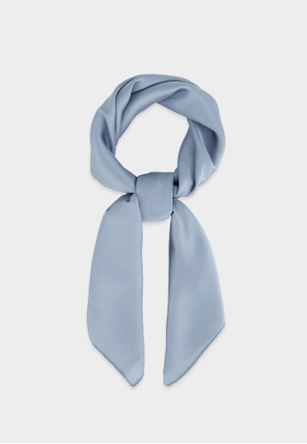 blue scarf