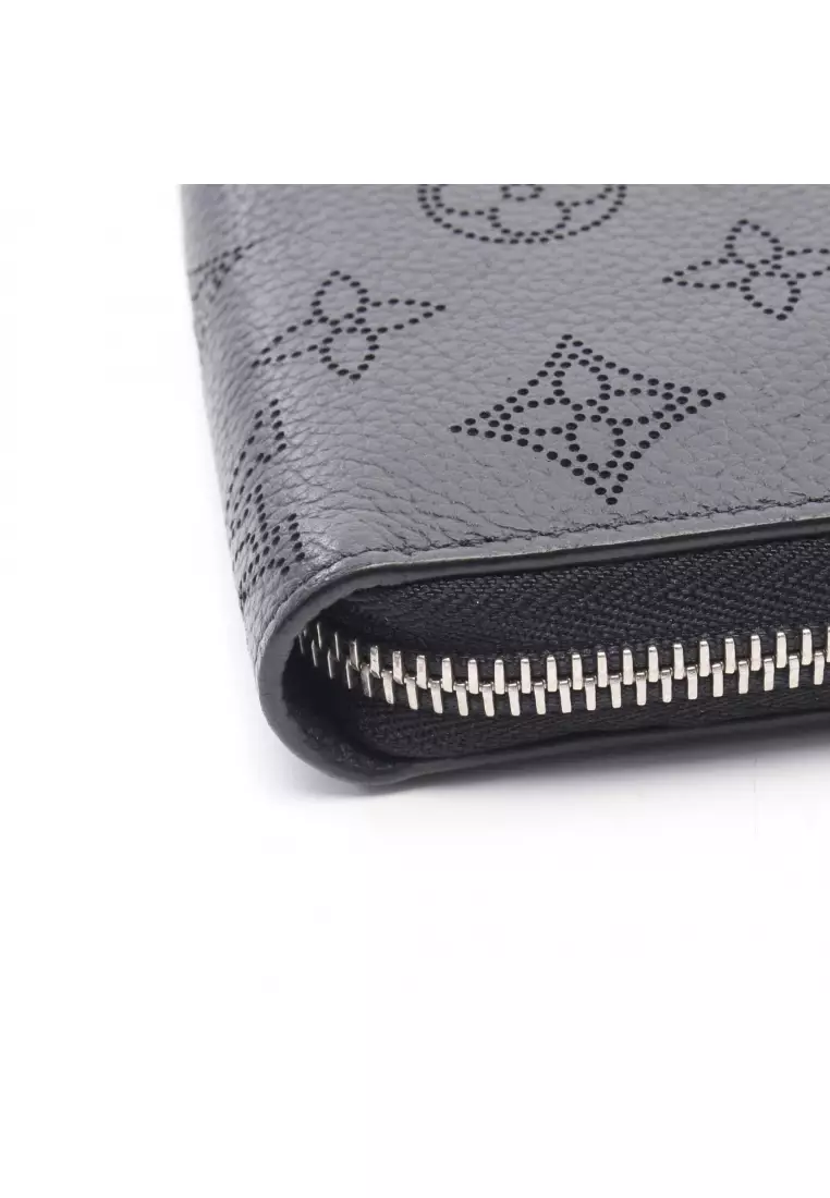 Pre-Loved Louis Vuitton zippy wallet Mahina Noir round zipper long wallet leather black