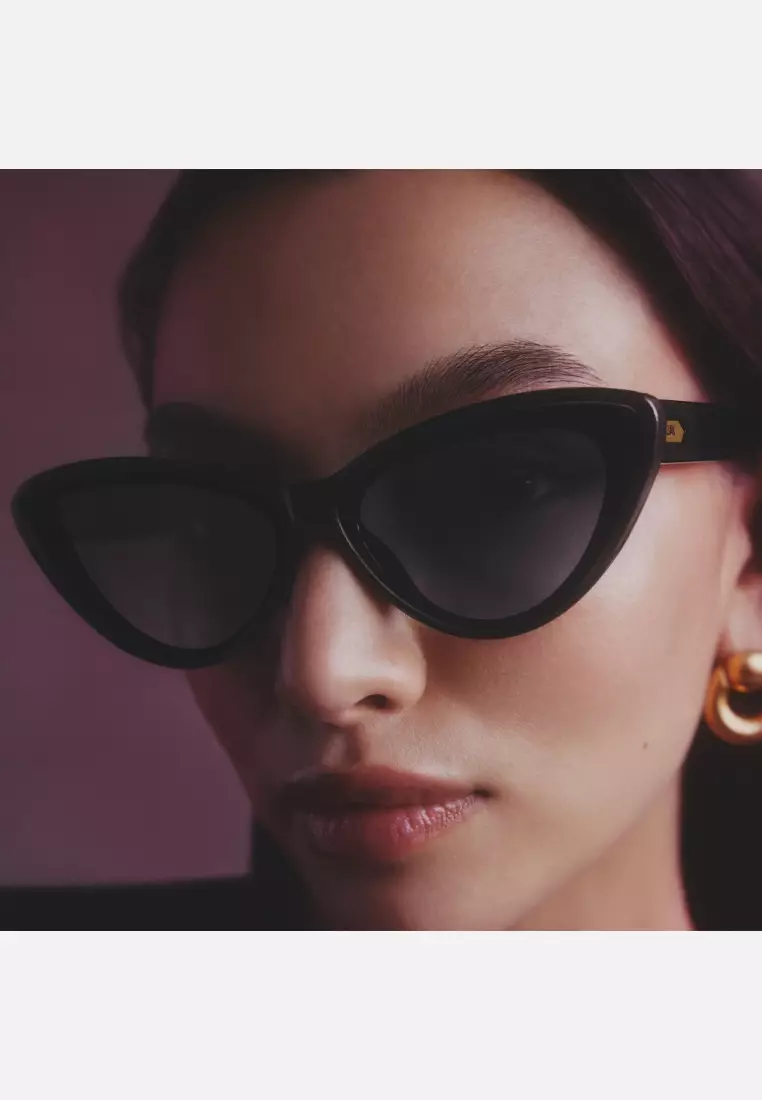 Tempted Sunglasses - Black/Smoke