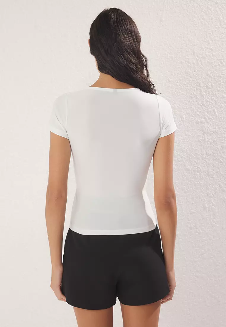 Ecru Knot Detail Fitted Knitted Blouse TWOSS25BZ00518