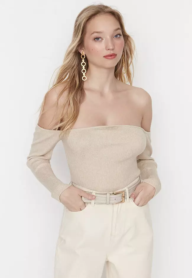 Beige off outlet the shoulder jumper