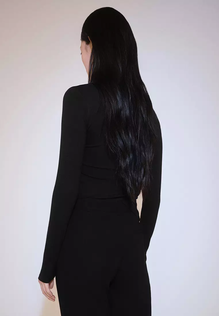 Long-Sleeved V-Neck T-Shirt