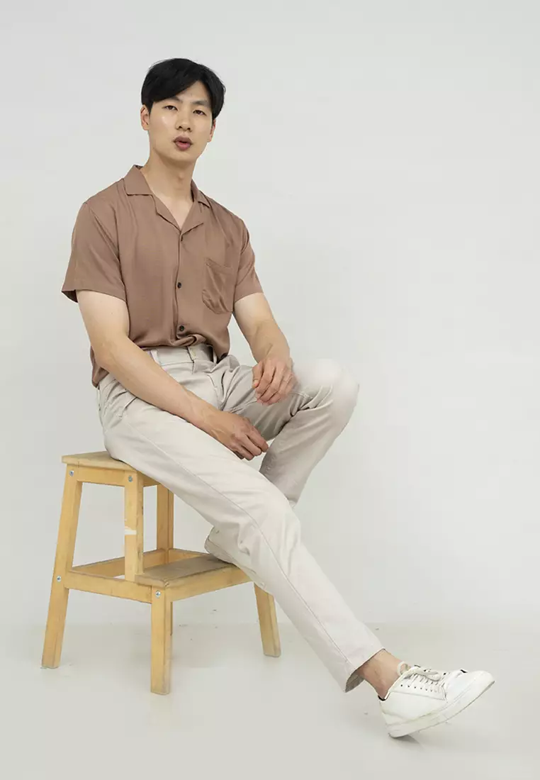 Kemeja bowling shirt pria lengan pendek coklat muda houseofcuff