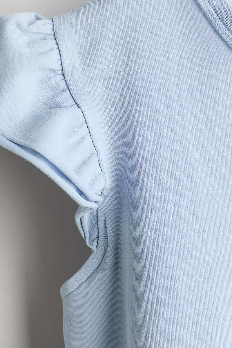 Flutter-sleeved top