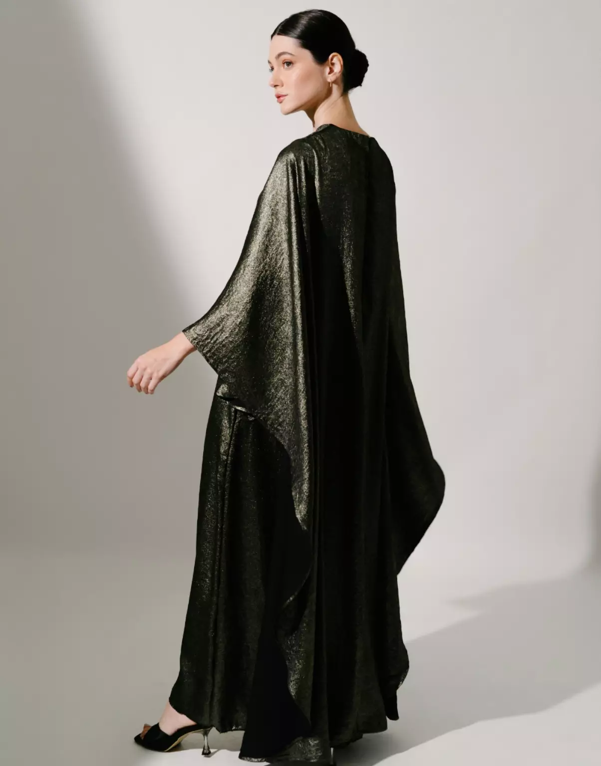 Demure signature - SARA KAFTAN IN SHIMMER BLACK -  DRESS