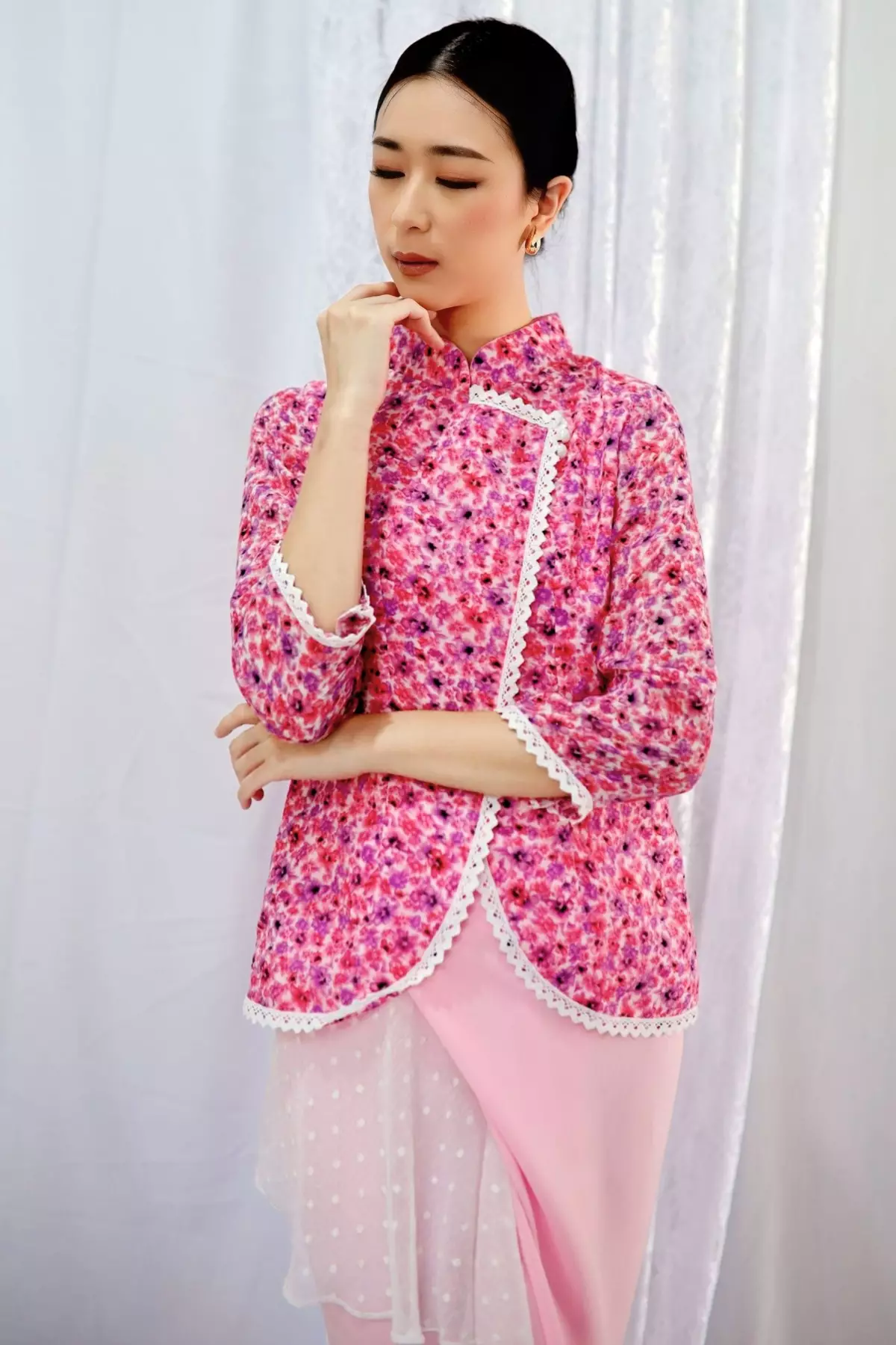 Jeng Dipha Kembangan Pink Kebaya Janggan