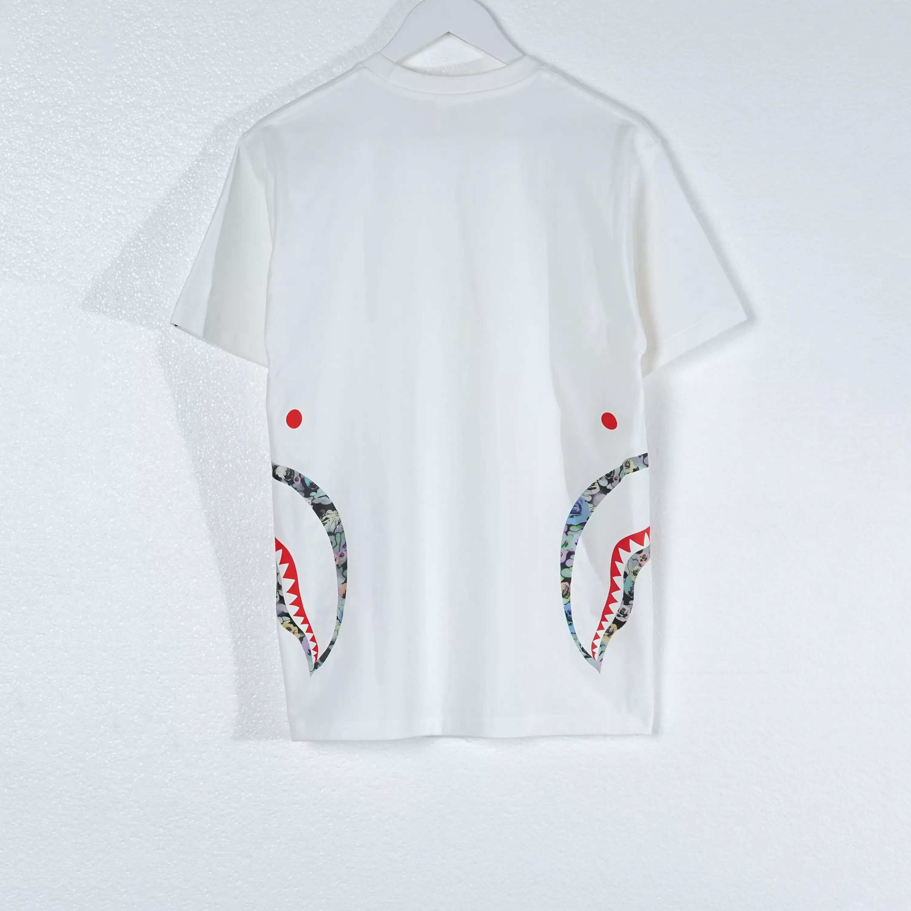 Kaos BAPE SHARK SIDE CAMO ROSE FLOWER WHITE TSHIRT 100% ORIGINAL