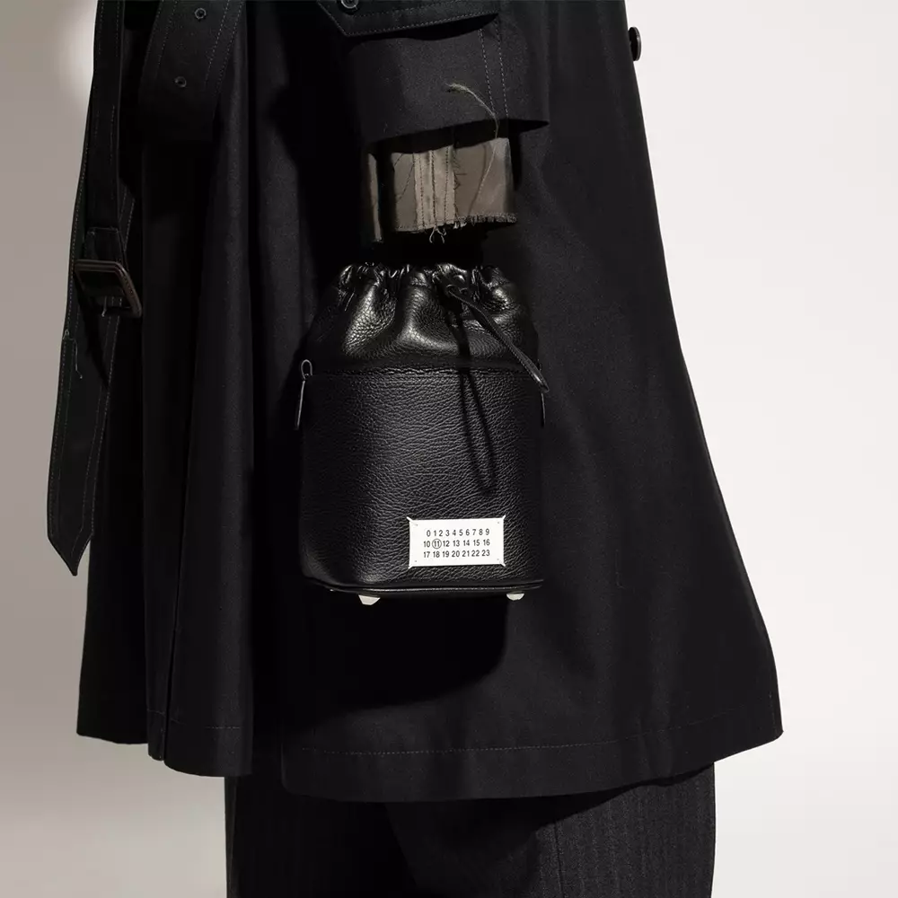 [12.12 Dealcember] 5AC Small Bucket Bag Grained Leather Black