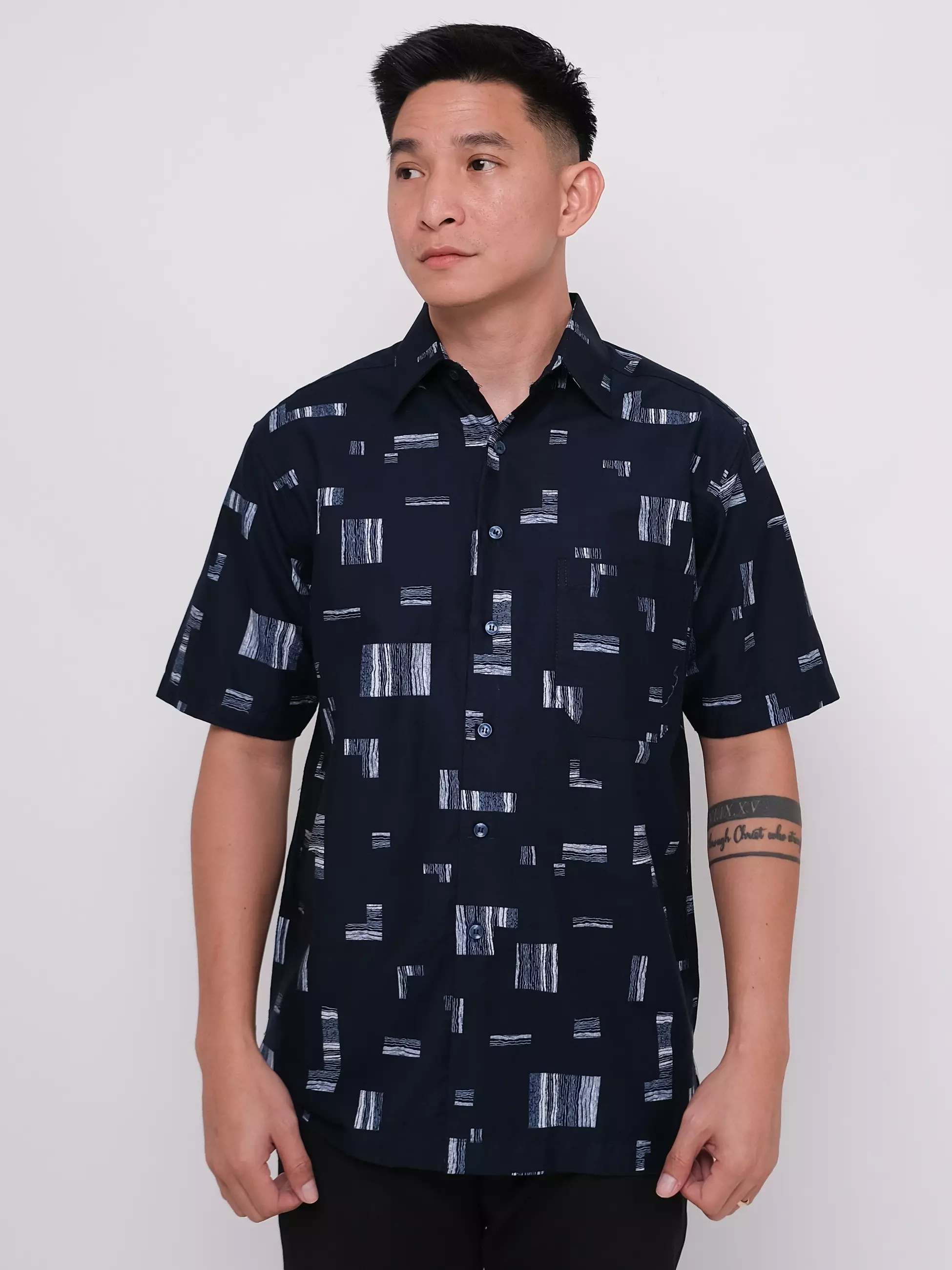 Kemeja Katun Lengan Pendek Navy Motif Kotak-Kotak 16885