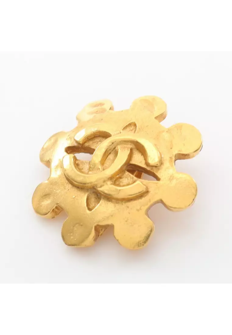 Pre-Loved Chanel coco mark earrings GP gold 04P