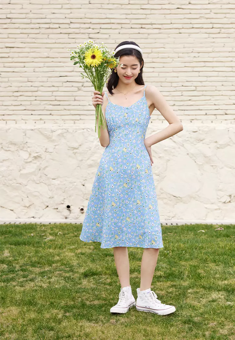 sleeveless summer floral attire