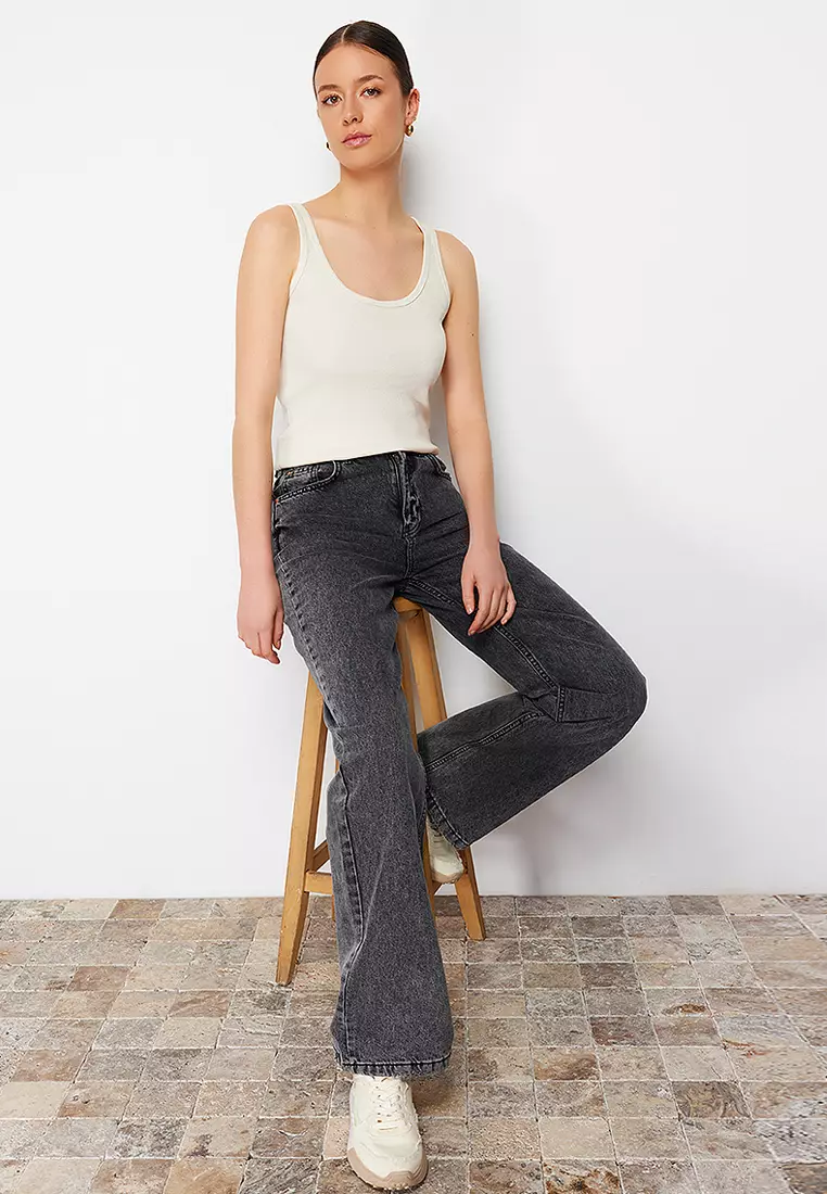 Stone Fitted Pool Neck Ribbed Flexible Knit Undershirt