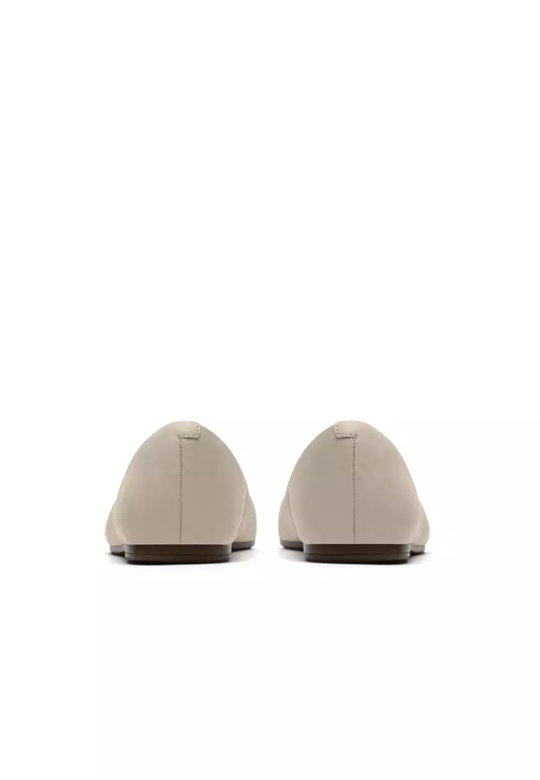 Womens Livia Lily Ballerina - Cream Leather