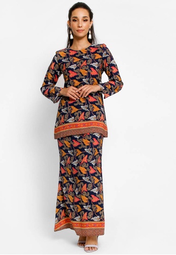 Kurung Batik D-04 from BETTY HARDY in Multi