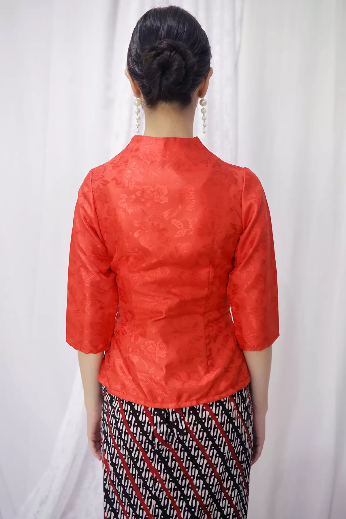 Mahadevi Jaquard Merah Kebaya Janggan