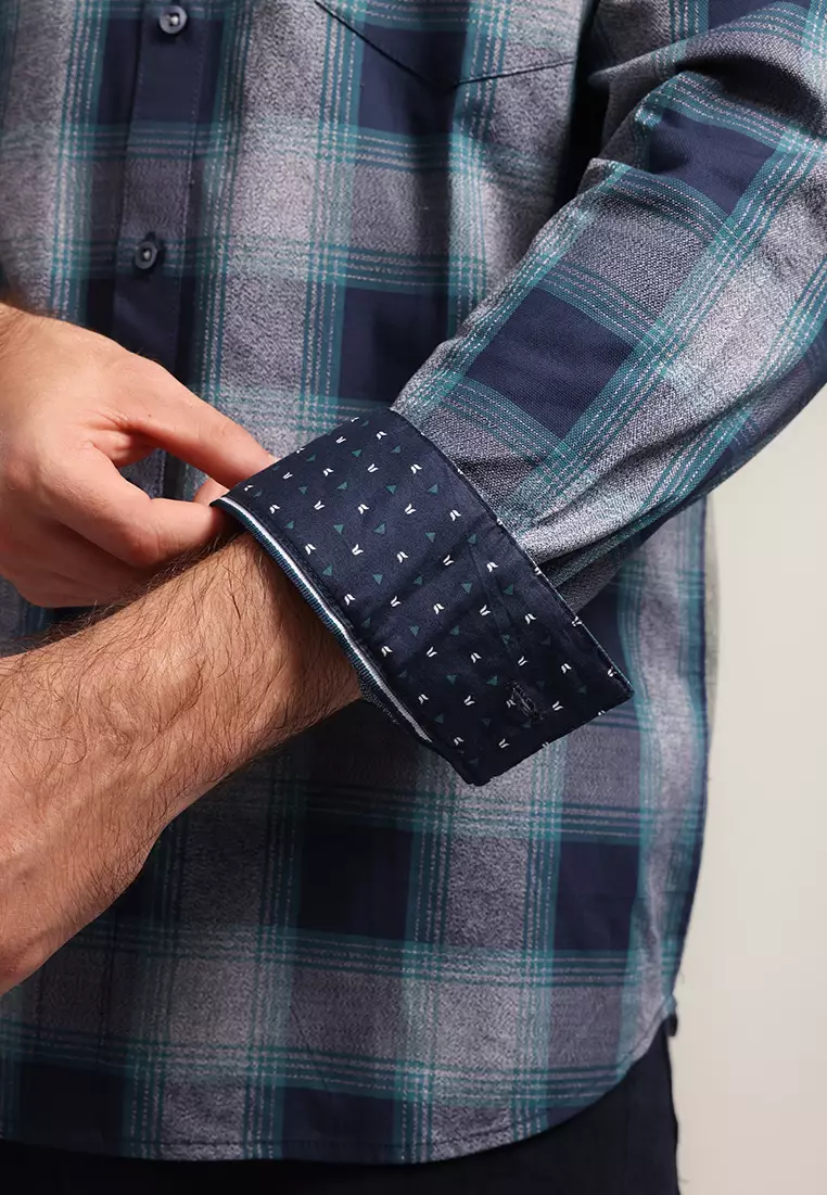 MOC - Kemeja Kotak-kotak Pria Lengan Panjang Keneth - White