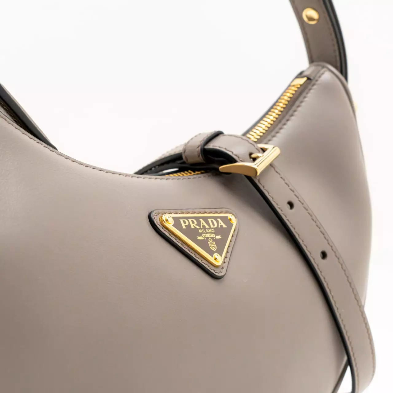 [5.5UPER DEALS] Arqué Leather Shoulder Bag Argilla Ghw