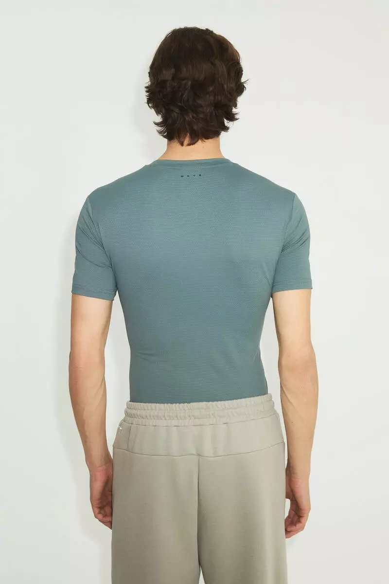 Muscle Fit Sports top with DryMove™