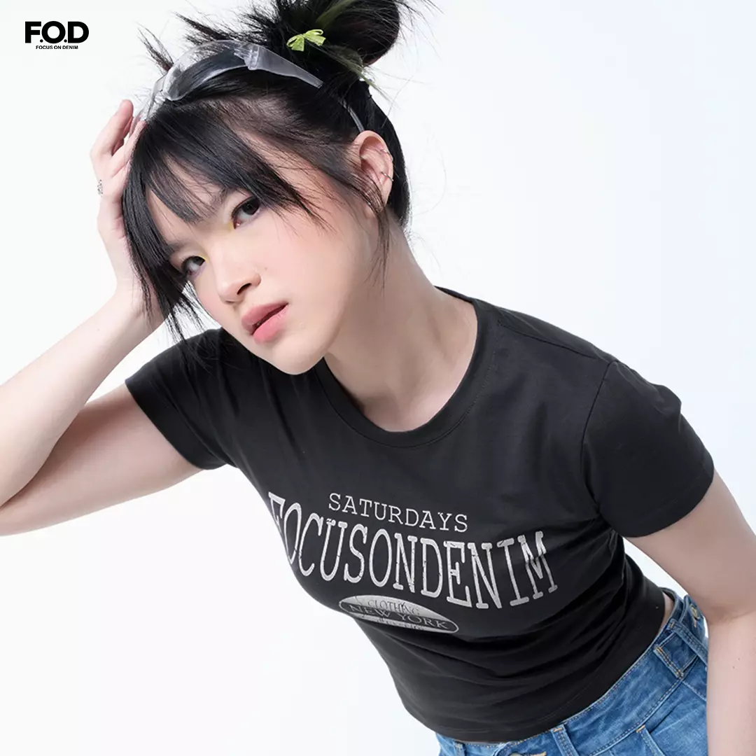 Kaos Crop Wanita Saturday Dark Grey