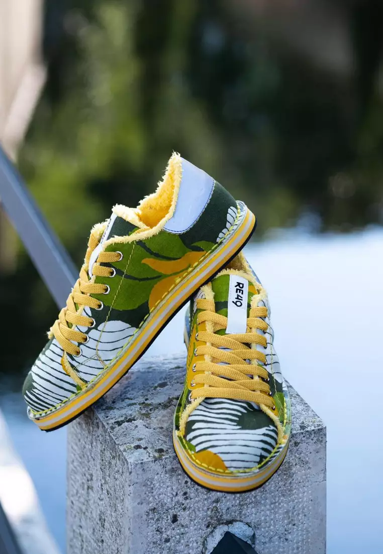 MARE LIFESTYLE Sneakers - Made from 100% Recycled Materials in Italy from Recycled beach beds and chairs fabric and car tyres for the soles. MARE LIFESTYLE sneakers - Green/Yellow