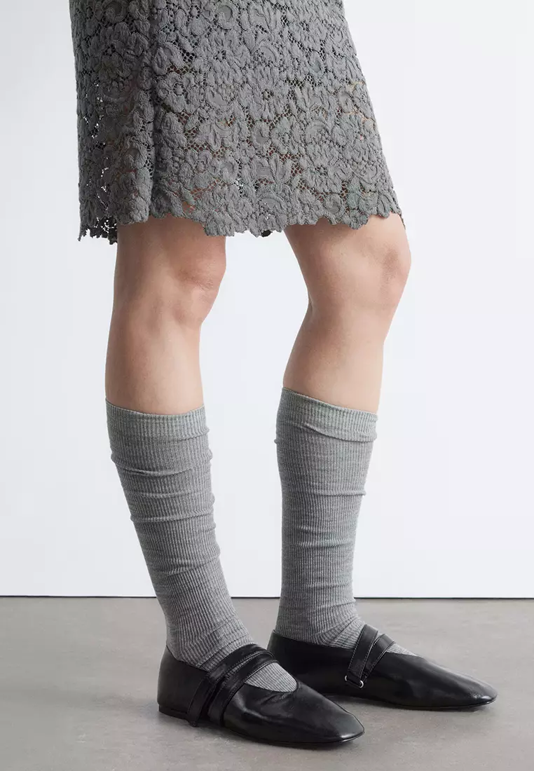 交叉搭帶皮革芭蕾舞鞋