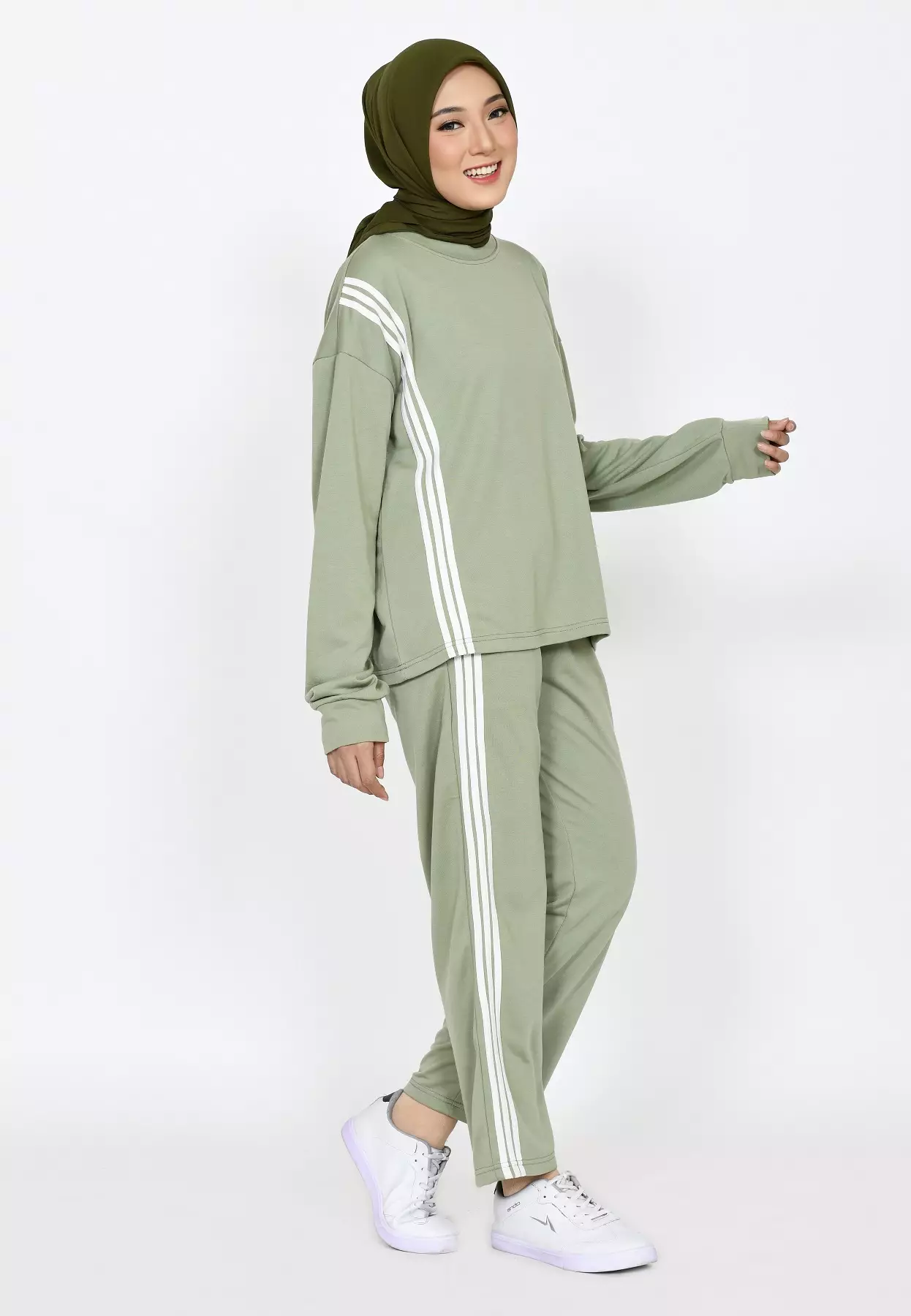 SET Training Sporty Trisya