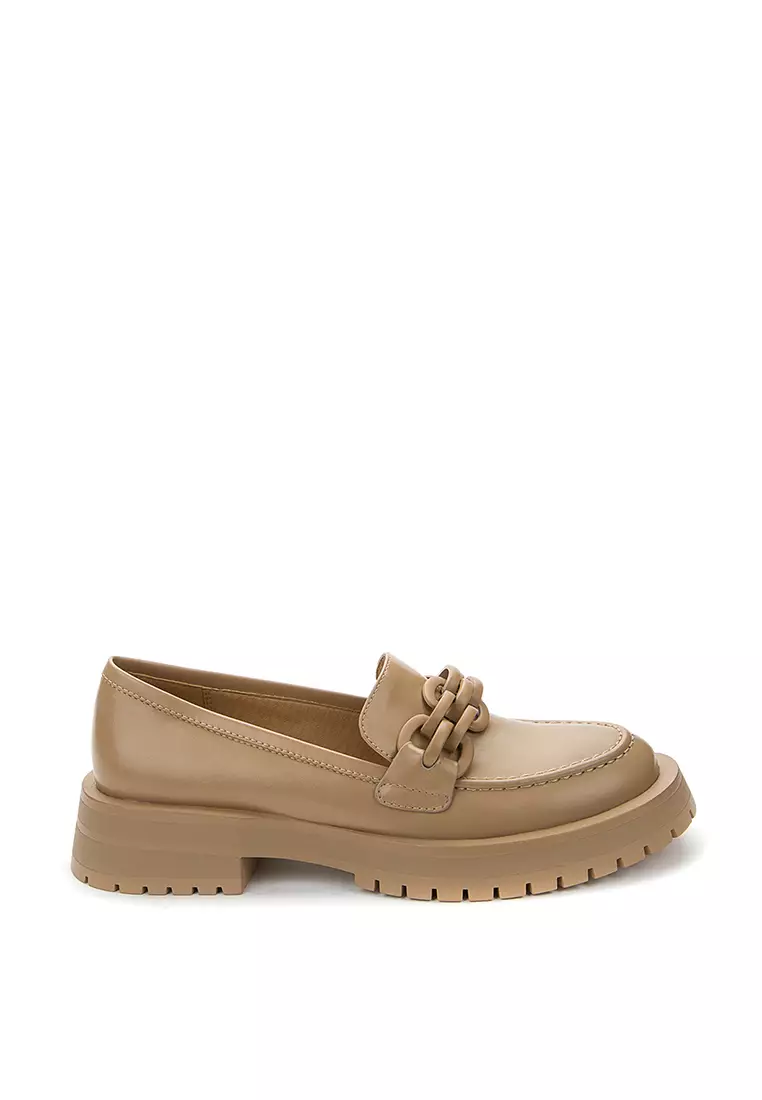 Discount on Betsy  shoes - SKU: Sacha Chain Loafers