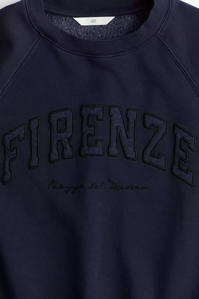 Raglan-sleeved sweatshirt