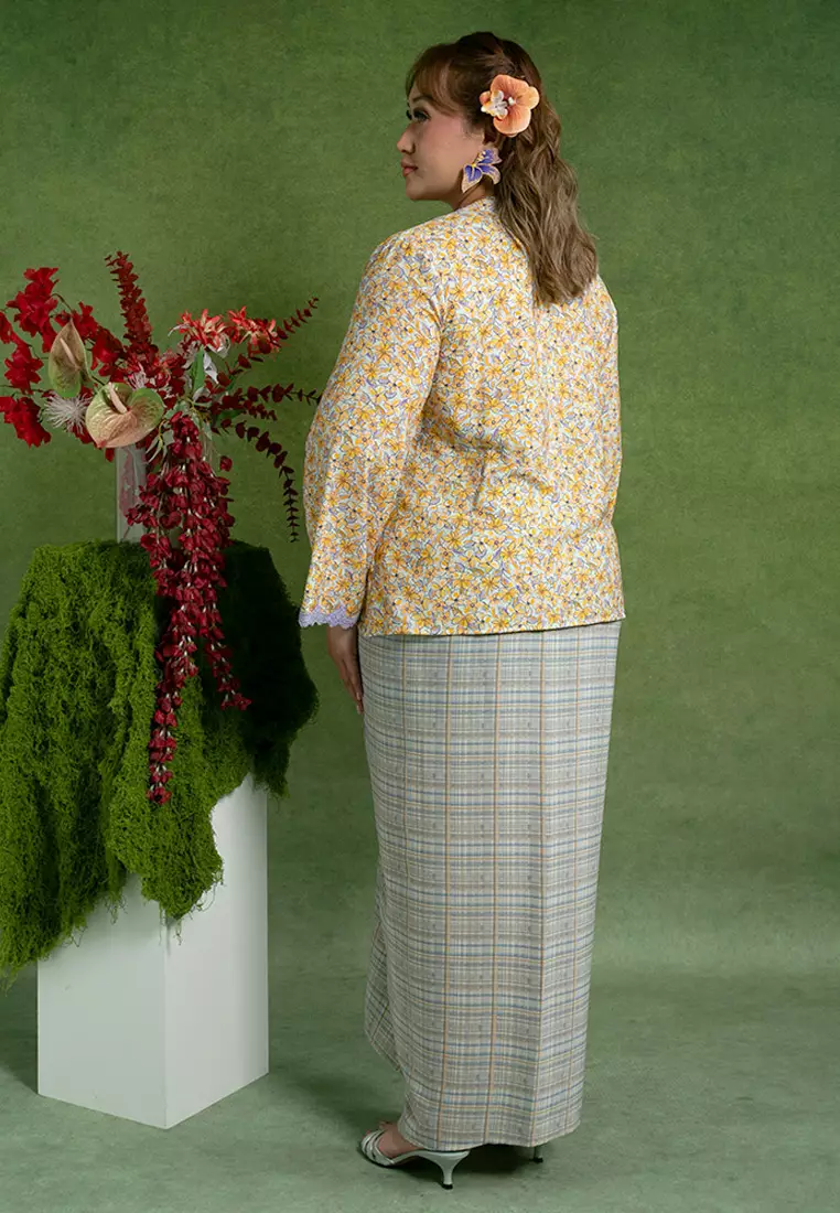 Eryna Plus size Kebaya with Pareo Skirt Set