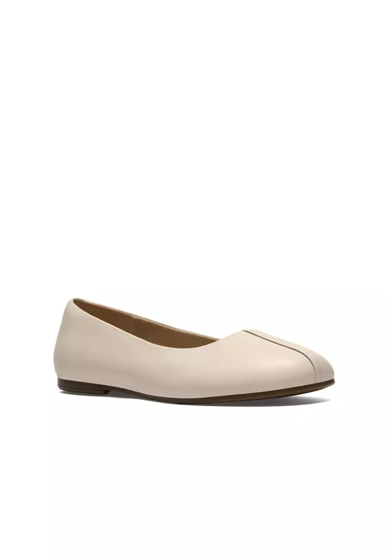 Womens Livia Lily Ballerina - Cream Leather