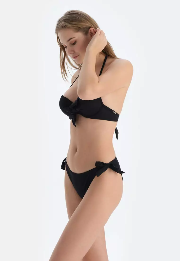 Black  Bikini Top, Full-Cup, Half-padded, Underwire, Swimwear for Women