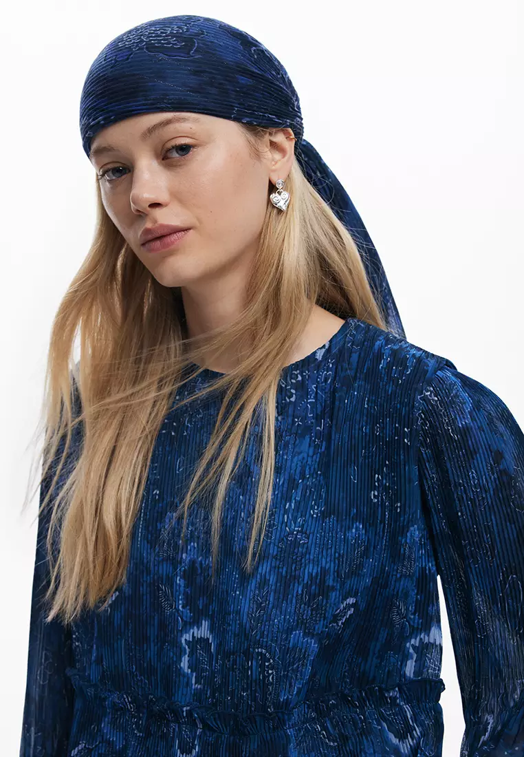 Large rectangular paisley scarf